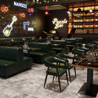 Banquette de restaurant moderne en cuir noir capitonnée, canapé droit, ensemble table et chaises de bar, mobilier de salon d'hôtel