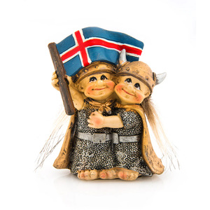 Estatua Vikinga de Resina Personalizada de Islandia, Dinamarca, Suecia, Figura Decorativa Nórdica de Troll Noruego con Bandera Nacional - Product Image 2