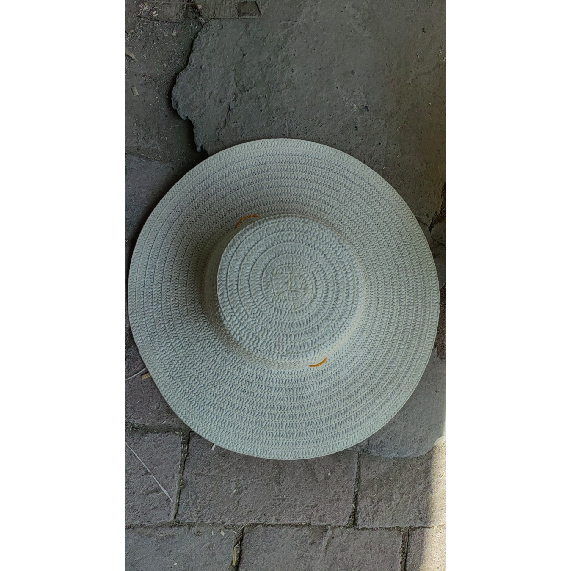 Gazon synthétique blanc premium à large maille