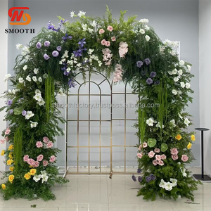 Arche florale moderne personnalisée LEDA pour événements extérieurs, avec hortensias blancs et verdure, pour toile de fond de mariage - Product Image 3