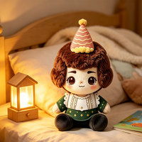 Chapeau de fête personnalisé, poupée en peluche de personnage avec tenue imprimée sur mesure, figurine en peluche douce pour événements, vente en gros