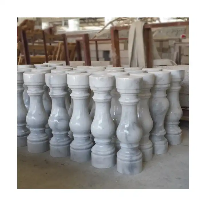 vasi in marmo bianco per cimitero