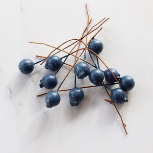 Mélangé Noël Fleurs Rouges et faux glacé berry tige Feuilles Vertes Bague Bougie De - Product Image 2