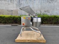Machine industrielle de découpe de pommes de terre, de manioc et de yams en chips ondulées ou plates