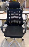 Chaise de bureau ergonomique moderne à dossier moyen en maille, pivotante, inclinable, avec fonction massage, réglage en hauteur et roulettes