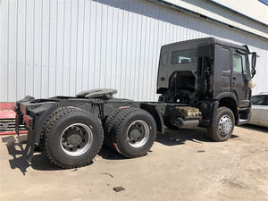 Camión Tractor Usado Sinotruk Euro2 Diésel 6X4 con Volante a la Izquierda, HOWO de 10 Ruedas, Capacidad de Carga de 21-30T, 371hp, Cámara Trasera de 360°, Logística - Product Image 4