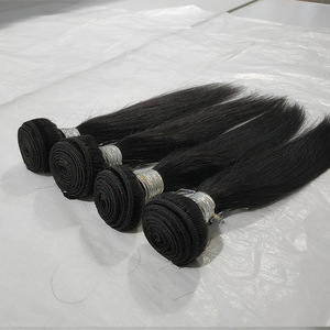 Capelli Vergini Brasiliani Ondulati con Chiusura in Pizzo 4x4, Confezione all'Ingrosso di 5 Fasci di Extension di Capelli Umani - Product Image 4