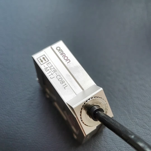 Nuevo Sensor Fotoeléctrico Original Omron E3ZR-C, Sensor de Proximidad E3Z-T61A NPN (L + D) E3Z-T81A para Automatización - Product Image 1