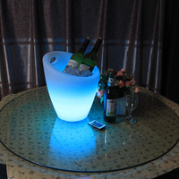 Bateau empilable lumineux en plastique rotomoulé moderne pour enfants, avec batterie rechargeable, idéal pour les aires de jeux intérieures et les parcs aquatiques