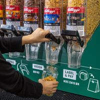 Étagères de présentation de noix complètes à alimentation par gravité pour les magasins zéro déchet, bac à nourriture en vrac pour les grains de café