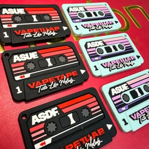 Étiquette de vêtement en caoutchouc PVC 3D convexe, patch en silicone gaufré carré personnalisé à coudre pour vêtements, design tendance pour les vêtements - Product Image 2