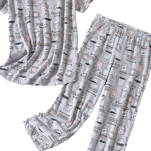 Pyjamas à imprimé animal mignon pour femmes avec des rayures de guépard et de tigre pour un style audacieux et ludique pour l'heure du coucher - Product Image 5