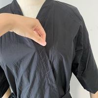 Venta al por mayor personalizable bata de peluquería belleza SPA salón cliente logotipo personalizado kimono bata de peluquero