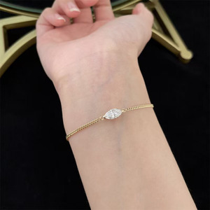 Bracelet minimaliste et délicat en or jaune 18 carats avec diamant de laboratoire taille marquise, ajustable, pour femme, bijoux fins, vente en gros - Product Image 3
