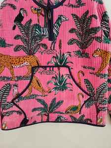 Chaqueta Acolchada con Estampado de Jungla Rosa para Mujer, Chaqueta Kantha de Algodón Hecha a Mano, Abrigo de Invierno con Estampado de Leopardo y Palmeras, Chaqueta Boho con Cierre - Product Image 3