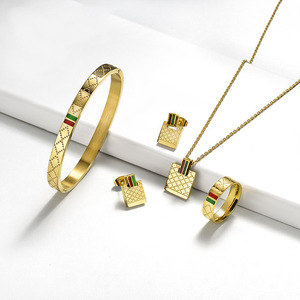 Conjunto <span class=keywords><strong>de</strong></span> joyería <span class=keywords><strong>de</strong></span> acero inoxidable chapado en oro <span class=keywords><strong>de</strong></span> 18K para hombre y mujer, collar, pendientes, pulsera, cruz roja y verde antigua <span class=keywords><strong>de</strong></span> alta calidad, novedad - Product Image 1