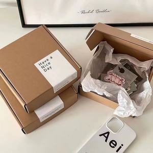 Cajas Corrugadas de Papel Kraft Personalizadas para Embalaje de Ropa y Prendas con Laminado Mate y Estampado Foil para Envíos y <span class=keywords><strong>Correo</strong></span> - Product Image 2