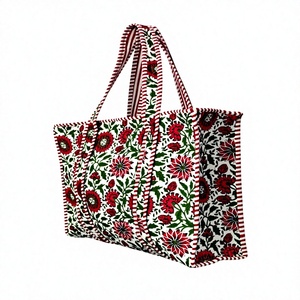 กระเป๋าโท้ทผ้าฝ้ายลายดอกกุหลาบสีแดง รุ่น Ivory Bloom Quilted Zipper Tote Rose Garden Artisan Cotton Tote Elegant Red Floral Travel Tote Bag กระเป๋าโท้ทสุดหรู - Product Image 2