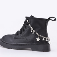 Bottes de combat à chaîne avec pendentif étoile à cinq branches, tige en cuir de vachette, doublure en PVC, semelle intermédiaire en TPR, semelle extérieure en caoutchouc, accessoire de mode tendance