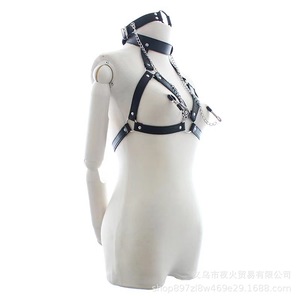 Disfraces eróticos de cuero, tops de bondage, lencería, mordazas, pinzas para pezones, ropa de cuero calado, atuendos para actuaciones en discotecas. - Product Image 3