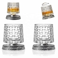 Verre à whisky lumineux à rayures verticales innovant avec sous-verre lumineux offert pour les fêtes et célébrations, Mug Antique Spinning Rocks OEM