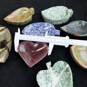 Sculpté à la main Unakite Quartz cristal coeur lune bol méditation cristal naturel feuille forme bol - Product Image 4