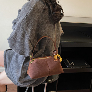 Sac Boston haut de gamme pliable avec fermeture éclair et deux poignées, en suède PU mat et peluche – Sac à main polyvalent et sac bandoulière décontracté - Product Image 5