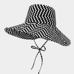 Sombrero de Sol de Ala Ancha con Estampado de Lunares para Mujer, Estilo Pescador, Ideal para Viajes de Verano y Días de Playa - Product Image 1