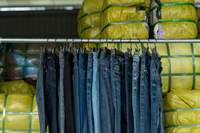 Pakaian Wanita Musim Panas Bekas Berkualitas Tinggi SH05, Campuran Gaun Chiffon, Kemeja Katun, Kaos, Jeans, Celana Pendek, Rok, Grosir