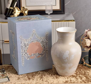 Vases en porcelaine de table contemporains de luxe de haute qualité avec des décalcomanies pour les mariages et la décoration intérieure haut de gamme - Product Image 2