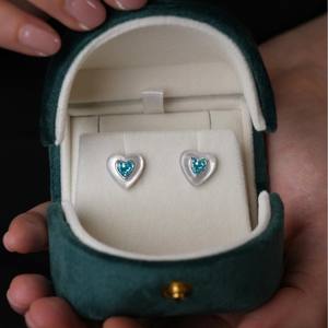 Pendientes de Plata de Ley S925, Diseño Retro de Lujo, Color Azul Marino, Forma de Corazón, Concha Blanca, Diseño de Nicho de Alta Gama, Joyería de Cristal - Product Image 1