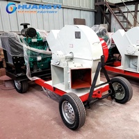 Broyeur de bois 1-8t/h avec alimentation par convoyeur et sortie à haute éjection pour le traitement des billes de bois brutes et des copeaux de bois débâchés