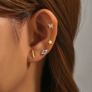Juego de 3 Pendientes Pequeños y Sencillos de Plata de Ley 925 con Mariposa/Perla/Opal - Product Image 1
