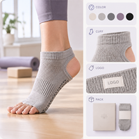 Chaussettes de yoga sans orteils à talon ouvert, avec grip crème, ajustement flexible, couverture directionnelle, construction à bout plat, en maille respirante pour studio