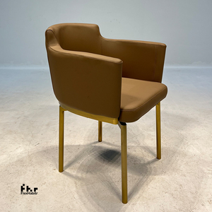 Fauteuil de loisirs personnalisable en cuir PU marron camel avec structure dorée, vente en gros pour usage domestique et commercial - Product Image 4