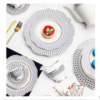 Service de table haut de gamme en porcelaine bleue avec bordure dorée, 47 pièces