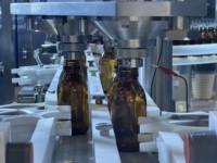 Sirop contre la toux automatisé rinçant le liquide de santé de machines de remplissage et le dispositif de capsulage de cachetage
