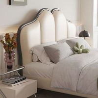 Lit double inclinable réglable en cuir crème, style Mid-century Modern, luxe léger haut de gamme, pour mariage, en bois massif, avec rangement et rembourrage