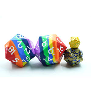 Dés polyédriques en caoutchouc de silicone à rayures 3 couleurs avec logo personnalisé, taille 33 mm - Product Image 3