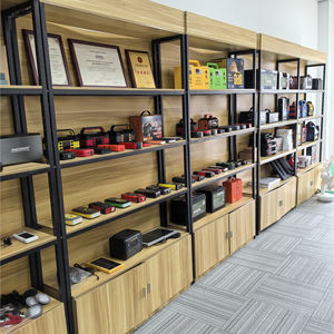 Avviatore di Emergenza Transfrontaliero 600A di Picco 12V con Funzione SOS, Dispositivo Multifunzionale di Soccorso Energetico per Auto, Capacità 20000mAh - Product Image 4