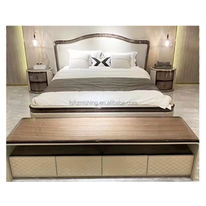 Letto Matrimoniale King Size in Pelle Beige Design Italiano HL per Camere da Letto di Ville di Lusso - Product Image 1