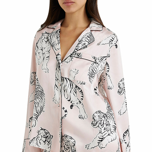 Oem-Conjunto de pijama de satén para mujer, ropa de dormir personalizada con sublimación, <span class=keywords><strong>blusa</strong></span> y Pantalones estampados de seda Mulberry de talla grande - Product Image 3