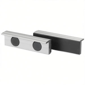 Cubiertas de mordazas de aluminio magnéticas recubiertas de caucho Fervi para tornos de banco - Product Image 2