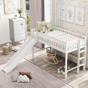 เตียงสองชั้นไม้สีขาวพร้อมสไลเดอร์และบันไดสำหรับห้องนอนเด็ก - Product Image 1