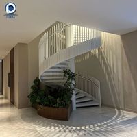 Escalier en colimaçon courbé sur mesure, élégance et détails complexes, artisanat de l'Ancien Monde, pour grand villa et appartement