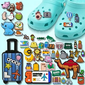 Nouvel arrivage de breloques de chaussures sabots en caoutchouc personnalisés Anime <span class=keywords><strong>escalade</strong></span> voyage éléphant arabe décorations de chaussures breloques de valise - Product Image 1