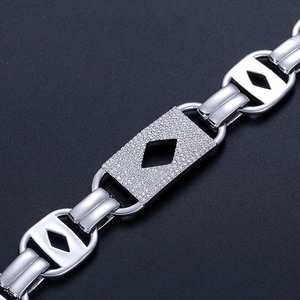 Bracelet Hiphop en Diamant Moissanite le Plus Vendu pour les Amateurs de Mode et les Cadeaux, Disponible à un Prix Abordable - Product Image 3