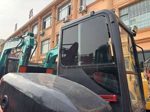 Mini-pelle Hitachi ZX60 d'occasion fiable et efficace, dotée d'une cabine d'opérateur confortable, idéale pour les travaux d'entretien des espaces publics. - Product Image 2