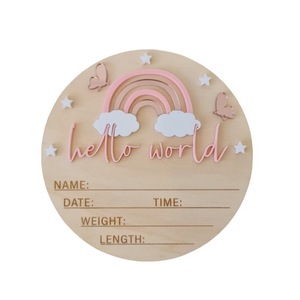Panneau d'annonce fait à la main pour nouveau-né "Hello World" Panneau en bois pour bébé - Product Image 4