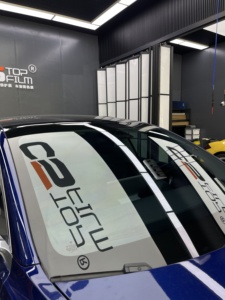 C5TOPFILM V 시리즈 공장 가격 UV 거부 <span class=keywords><strong>99</strong></span>% 자동차 창문 유리 필름 자체 접착 나노 세라믹 창 틴트 필름 - Product Image 4